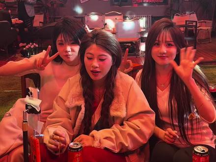 ㊗️快手千万主播@琼爷g.博雅🐻 ,生日快乐,一路长虹🎂