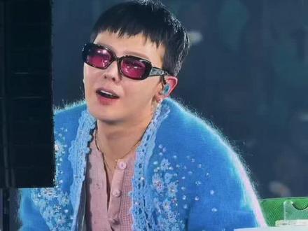 权志龙你在见面会送1w多的项链啊?权志龙和美猴王猜拳 出了石头变剪刀故意输给粉丝 送粉丝项链啊啊啊 哥好好呀😄(cr:见水印)#权志龙 #权志龙首尔粉丝见面会 #上热门🔥 #上热搜 #强烈推荐