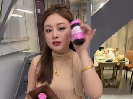 谁还在为熬夜后的“菜色脸"发愁?悄悄的美起来,快试试诺特兰德维C维E烟酰胺咀嚼片!#诺特兰德#诺特兰德维生素