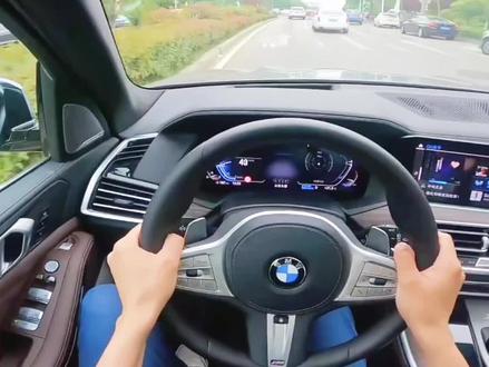 手握60万,开完宝马X5 2.0T,再开大众途锐3.0T,对比后差距明显 #大众途锐 #宝马X5 #宝马