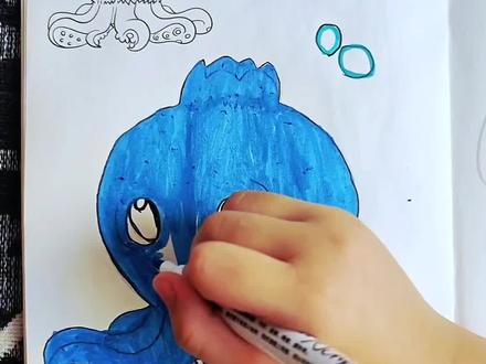 我画的蓝莓章鱼你们给多少分呢?#儿童绘画 #AI山海经描摹本 #儿童描摹本 #山海经蓝莓章鱼 #画画 @DOU+小助手