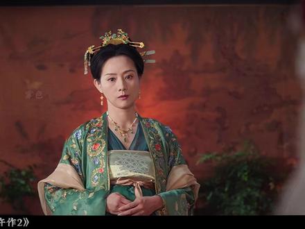 弑母之罪!螳螂捕蝉局中局,血缘真相引爆终极仇恨 #御赐小仵作2 #电视剧解说 #王子奇 #苏晓彤 弑母者竟不知杀的是亲娘! 祐辰安为逃脱砸死玉澜,事后才从南赵王口中得知——玉澜竟是送他入宫为质、每年亲手为他缝制生辰寝衣的生母!而萧瑾瑜早已看穿毒虫屠城的“鱼死网破”计划,楚楚提前研制的驱虫药粉成为破局关键。当罗嫣用拥抱“扣押”萧瑾璃的腰带定情,当被救百姓体内毒虫尚未清除……一场由血色亲情与家国大义交织的边境风暴,正推向更残酷的高潮。