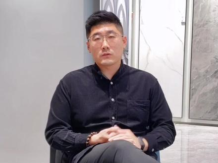 对瓷砖还是特别有感情的,有知道他俩是不是一个品牌的评论区告诉我一下,我好奇#瓷砖 #瓷砖大板 #装修材料好物推荐 #建材人 #家装装修 #瓷砖搭配