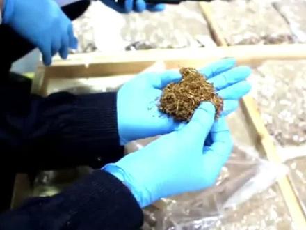 #海关 #缉私 门板中藏烟丝 拆给你看