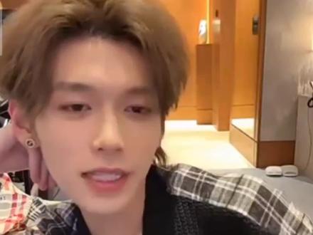 孙恩盛先生的“饿了吗”团队组成~@孙恩盛
#孙恩盛 #直播录屏分享 #搞笑