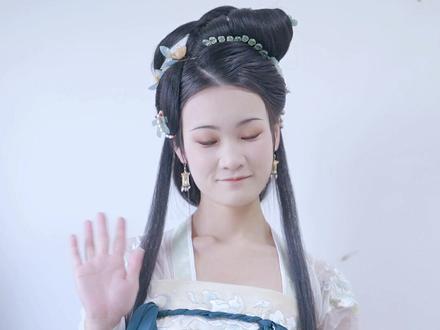 #汉服 #汉服穿法 #齐胸襦裙 出镜模特@小依依吖 今天带来的是一期唐制汉服的穿法教程,萌新记得保存。
