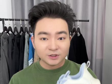 这双女款安踏毒刺销量8W+,在跑鞋里面算是爆火了,那么什么原因让它卖的这么好,又适不适合你呢,一起详细了解一下再决定🫧
🥥🥥
#跑鞋 #跑鞋推荐 #安踏跑鞋 #跑鞋开箱 #跑鞋测评