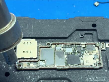 苹果15pro不充电,显示充电不进电,用安卓的充电器充电导致的#芯片级维修 #手机维修 #苹果手机维修 #寄修手机