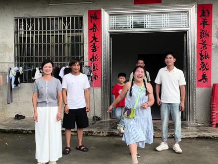 姐妹们我们出发去甘肃了,大嫂又一次坐上飞机,开心哦