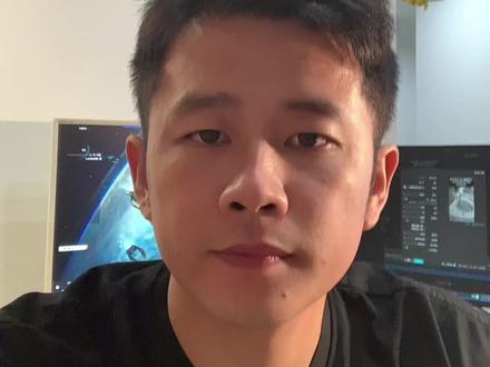 剪映做好的视频,怎么无损传输到手机? “剪映电脑版剪好的视频,传到手机上画质变糊了?
不是手机的问题,是你的导出和传输方法不对。 ”
“先说导出。画质糊,90%的问题出在这。
剪映电脑版导出时,五个参数必须手动调:
分辨率选1080p——别选4K,文件大还被压缩,反而更糊。
帧率跟素材保持一致——素材30fps就选30fps,强行提60fps,文件变大画质不变。
码率手动调到8到12Mbps——剪映默认码率偏低,不调就糊。
编码模式选‘高质量’——别选‘高速’,导出慢几分钟,画质好一大截。
格式选MP4 H.264——最通用,所有平台都能播。
这五步做完,导出就没问题了。”
“导出好了,怎么传?
记住一个原则:用支持‘原文件传输’的工具。
首选数据线直传——完全不压缩,画质零损失。
其次LocalSend——免费开源,全平台通用,连同一个WiFi就能传原画质。
或者QQ传输助手——发送时勾选‘原图/原文件’,画质和原文件一模一样。
⚠️ 避坑:别用微信传——手机端接收会自动压缩。
也别用普通网盘——上传下载都会被压缩。”
“导出设置调对,传输工具选对——画质就不会丢。
评论区聊聊:
你平时怎么传视频?有没有遇到过画质变糊的情况?
这条建议收藏——下次导出的时候,对着调一遍。 ”
新手小白需要做外贸相关资料,评论区扣 外贸
#外贸 #一人公司 #剪辑视频 #剪映 #电商人