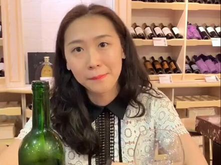 红酒+雪碧喝法很low吗?#红酒 #葡萄酒 @抖音小助手