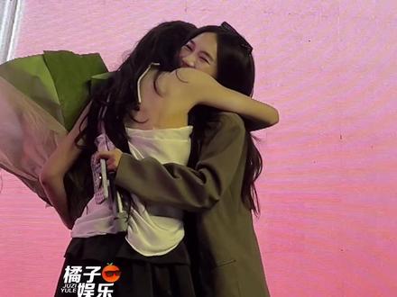 天呢藏头诗给千予上台送花了!#孙千予 #藏头诗 @DOU+上热门