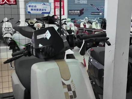 电动自行车“新国标”已实施,老板称电动摩托车能跑三四十码。但是要有摩托车D证并戴头盔#新能源 #电动车新规 #媒体精选计划