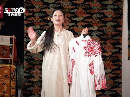 解锁新身份,国翠儿化身“新年陪伴官”,与您共赴《2026幸福社区》之约,共同点亮小年专属幸福! #一起过小年社区大拜年 #幸福社区大拜年