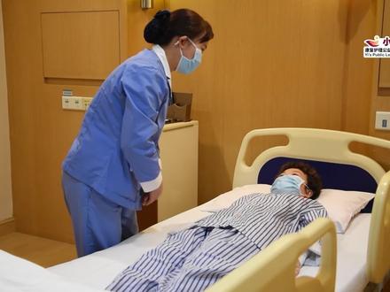 如何协助老人上下床?一分钟教会你#老年护理 #照顾老人 #护工培训 #养老护理 #广州护工