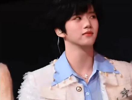 @TF家族-张函瑞 你啊,从来都不是那种会轻易被打倒的人——你知道吗?在我们眼里,你永远都是最好的