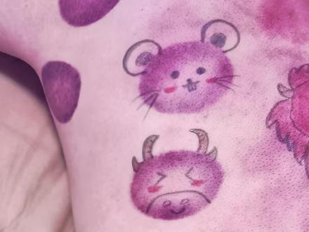 今天火罐拔的不是位置,对付画吧,最后的🐷好可爱#可爱纹身 十二生肖