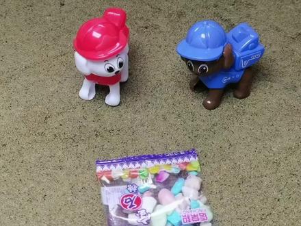 大鲨鱼不听话吃了好几颗糖,张开嘴巴一看坏了好几颗牙 #儿童玩具故事 #玩具故事 #玩具 #玩具动画 #宝宝玩具 #益智玩具故事 #萌宝贝玩具