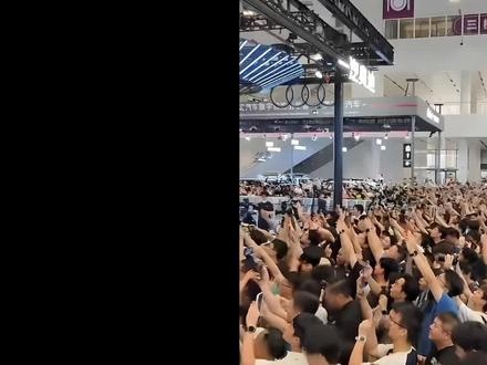 锋哥到武汉为演唱会彩排了#明星 #演出现场 @抖音小助手