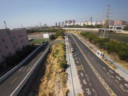 大疆avata2我觉得已经够新手飞了,合法飞行,今天在路边真遇到帽子叔叔了,1、实名登记;2、适飞空域;3、别超高