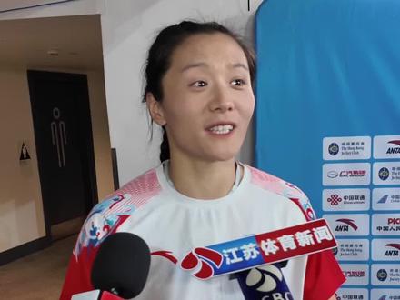 江苏女橄收获全运金牌,背后是克服伤病、年龄等挑战,是不灭的热情与顽强的意志。