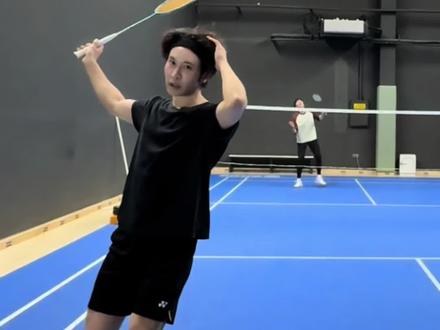 到位吗?@鲍春来 #羽毛球 #到位吗 #因为热爱所以坚持 #运动