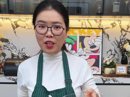 在家可以做个鸡蛋菠菜肠,好吃又健康