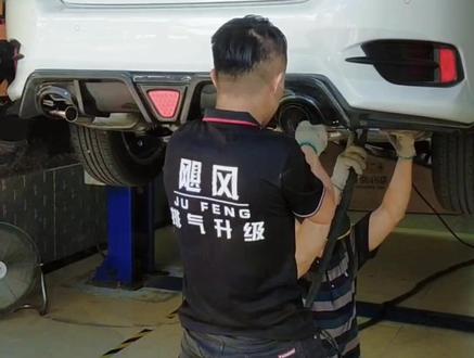 #撸车日常 #排气 #升级排气 十代思域刚提的车,就过来施工三角形领航灯后唇双出排气@DOU+小助手