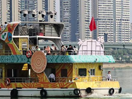 南宁交投首开水上巴士,白天从民生码头到孔庙码头全程75分钟只需5元,70岁以上老人和1.2米以下儿童还免费,你会去排队坐船,看邕江沿途风景吗?#邕江水上巴士 #民生码头 #旅行推荐官#新春来抓马