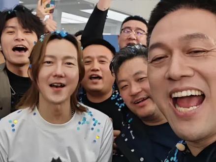 很高兴向大家汇报,2026年2月6日22点33分18秒,蔚来一亿次换电正式达成!感谢大家的支持,亿起加电!#蔚来 #蔚来1亿次换电达成 #蔚来换电满亿时刻