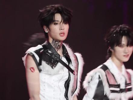 新音发现的一个帅哥之-张峻豪《ON》直拍
#舞台 #直拍 #张峻豪 #tf家族新年音乐会