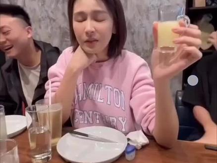 曾沛慈活人感太强了 这么看姐夫还是帅的!