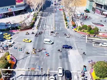 中山南路淮海路摩托车抓拍,你中标一菜一汤啊!