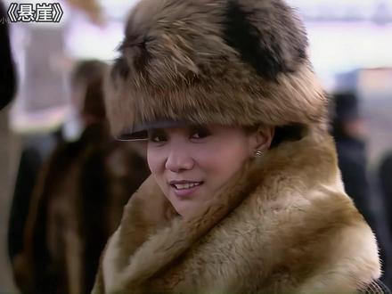 第1集 | 电视剧《悬崖》:谍战素不相识假夫妻见面状况百出 十大经典谍战剧:周乙的随即应变,又一次化解顾秋妍带来的危机!#剧情#谍战剧#悬崖#周乙#张嘉译