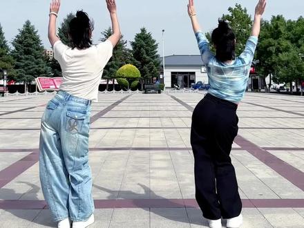 #小妞跟我走@DOU+上热门 @DOU+小助手 @抖音小助手