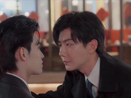 游主任一本正经问樊霄“我帅吗”的时候
我直接笑喷在沙发上!🤣
樊霄那一脸懵圈的表情
咱就是说 游主任这自信
你们觉得游主任这颜值在52里能排第几?👇
#游主任名场面 #52#颜控# 绝配#一脚把我踹进泰娱的人