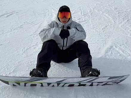 单板滑雪站起来的方法教学.#单板滑雪教学 #滑雪教学 #金牌滑雪教练 #滑雪新手必看 #滑雪季