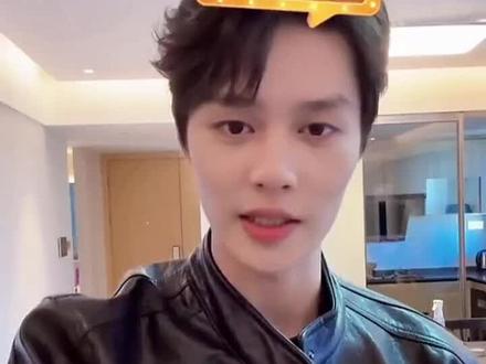 一本正经的叭叭叭叭叭叭哈哈哈哈哈@柯淳 就喜欢听你叭叭叭啥时候见一面呀#柯淳新剧糖衣🐧预约啦