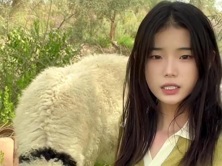 最近爆火的00后“噶羊少女”祖籍是山东,为新疆的宣传贡献一份力量~#相亲相爱 #祖国一家亲#好客山东XIN体验#00后噶羊少女接受媒体采访