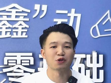 新手必看!这支超轻耐打全碳素球拍太好上手了! 尤尼克斯弓箭8全碳素羽毛球拍,超轻5U挥拍灵活,方型大甜区击球更准,弹性中杆新手也能轻松掌控,官方正品带防伪可验真~ #用运动迎接夏天 #耐打羽毛球拍 #dou来挥拍 #新手羽毛球拍推荐 #鑫动体育