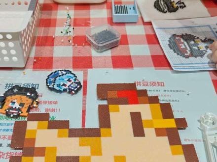 《我爱母鸡》填色块给我填爽了#母鸡#拼豆#图纸#手工 #母鸡