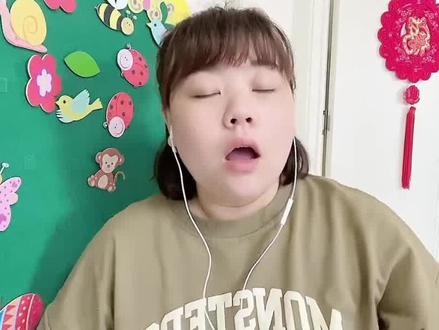 你的宝宝喜欢拍头吗,苹果也会拍,但是很少哦~#育儿 #母婴 #宝妈 #带娃