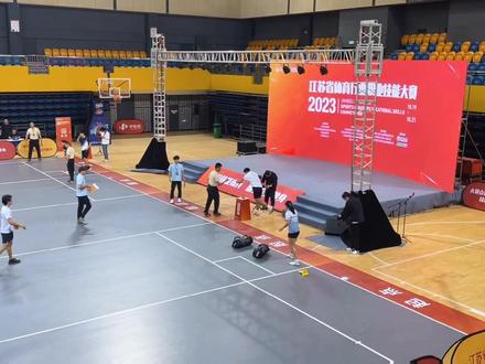 2023年江苏省体育行业职业技能大赛团体体能比赛!
我校代表队是全场(职工+学生组)共22支队伍中唯一破3′大关的队伍。再看视频,还是抑制不住内心的激动,但保持清醒!#健身教练职业技能大赛 #比赛现场 #上场就要全力以赴 #健身教练 #赛事