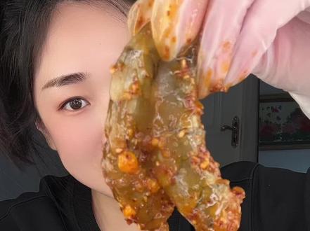 #丈母娘酱拌大虾 #辣酱虾仁 #辣酱虾
丈母娘酱虾仁做法:丈母娘酱(我用的微辣 特辣的太辣了我接受不了)白糖 陈醋 香油 麻油