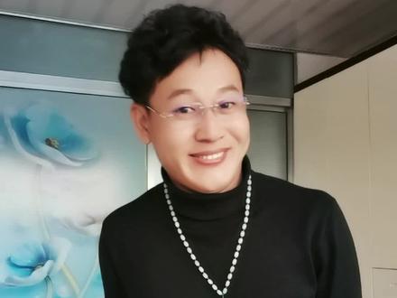 禽贼先禽王,先搞定丈母娘。丈母娘一表态,幸福大门就打开,丈母娘一点头,俺就要有有媳妇了。#搞笑 #独💓爱#专治不开心 @抖音小助手 @DOU+小助手