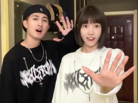 抖音的新梗来咯!come的喂~#come的喂 #手势舞 @霍宇宸