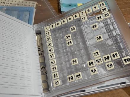 100个数想着没什么感觉,但是当100个数呈现在眼前的时候, 真的很能激发孩子对数学规律的探索#百数板