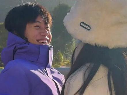 11月19日(报道) #张家界14名荒野求生选手全部进决赛 ,迎来5天“小长假”休整。“荒野第一深情”#林北终于圆梦见到女友 ,一把将她抱起,开心得合不拢嘴