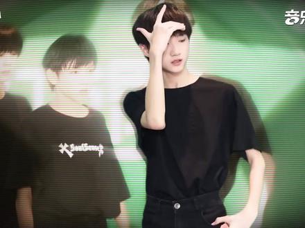 从四代到三代,从爱豆到演员,他从不缺从头再来的勇气! #音乐 #音乐客厅 #黄朔 #TFING