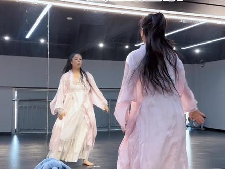 分解来啦!!!适合去户外跳的一支舞🥰#咏春 #咏春dj版 #阿莎莎编舞 #分解教学 #翻跳